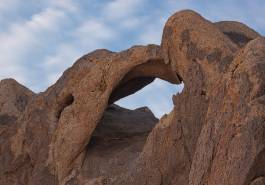 Gunga Din Arch Sunga Din Arch in the Alabama Hills shot at 300mm from ground level