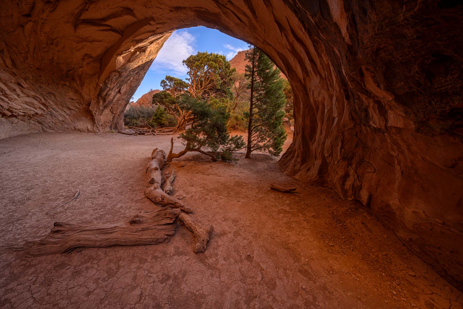 Navajo Arch mid-afternoon