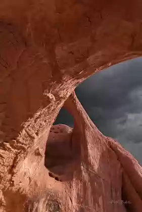 Moccasin Arch Moccasin Arch in Monument Valley