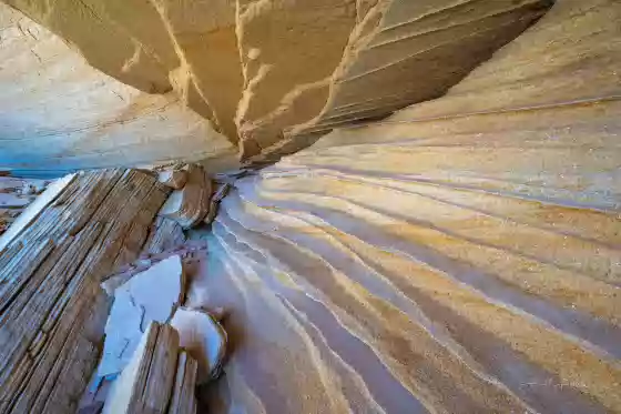 Pinnacle Butte Alcove Alcove below Pinnacle Butte in Vermilion Cliffs NM