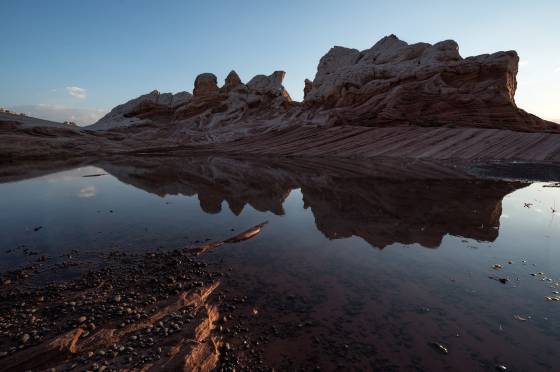 Moqui Lake Moqui martbles lying in Polygonal cracks at The White Pocket